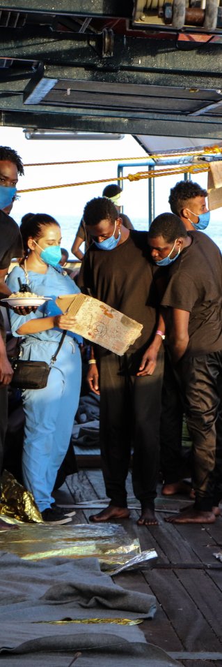 Under sin första livräddande seglats bidrog Sea-Watch 4 till att 354 personer kunde räddas ur vågorna. 