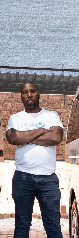 Lebogang Seketema som arbetar med att köra personer som utsatts för sexuellt våld till och från Läkare Utan Gränsers klinik i gruvstaden Rustenburg, Sydafrika. 