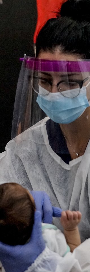 När Morialägret brann ner på den grekiska ön Lesbos var den lilla bebisen bara tio dagar gammal.