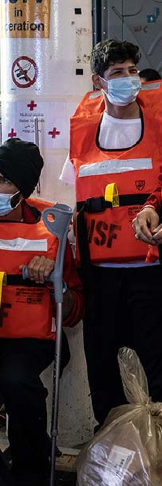 Moustafa, tillsammans med sina tre söner, ombord på Läkare Utan Gränsers räddningsfartyg Geo Barents.