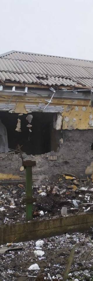 Bostadshus i Mariupol, Ukraina, som skadats av beskjutning.