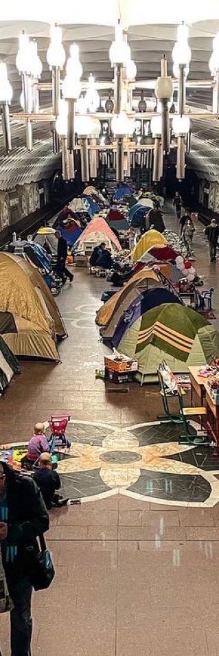 En tunnelbanestation i Charkiv, Ukraina, där Läkare Utan Gränser ger vård och stöd.