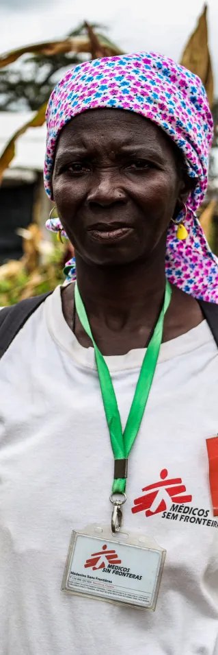 Atija Bacar bor och arbetar som traditionell barnmorska i ett läger för internflyktingar i Mueda i Cabo Delgado, Moçambique. 