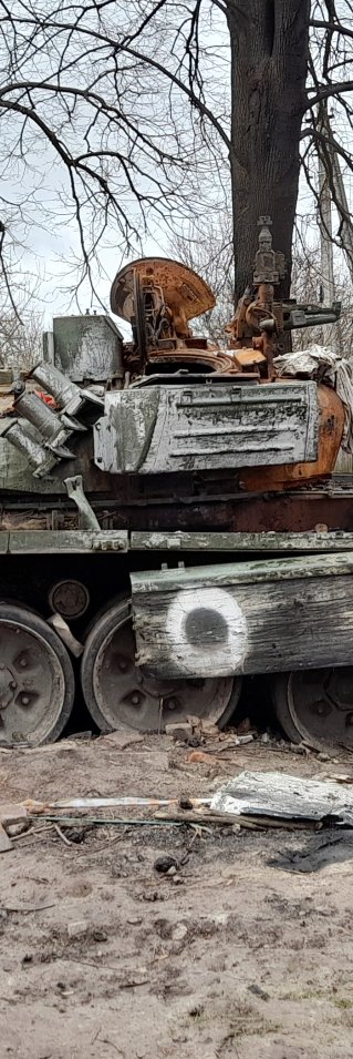 En förstörd stridsvagn i staden Tjernihiv, Ukraina.