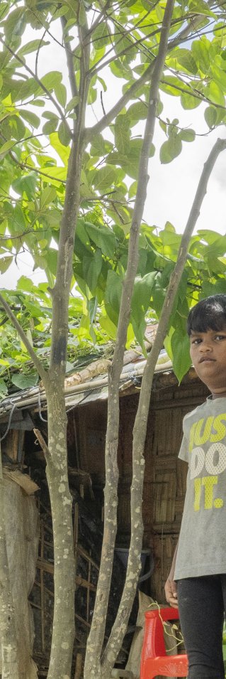 Tayeba Begum, tillsammans med delar av sin familj i flyktinglägret Cox's Bazar, Bangladesh.