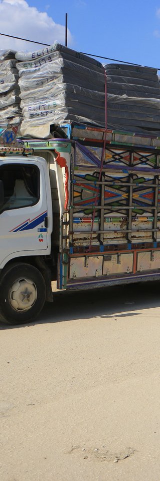 Lastbilar med förnödenheter anländer till Syrien