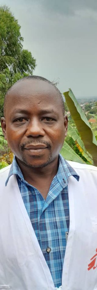 Närbild på man i Läkare Utan Gränser väst.