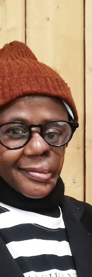 Deltarna i podden. Från vänster: Hiwot Melak, läkare, Mia Hejdenberg, medicinsk humanitär rådgivare, nomaöverlevaren Mulikat Okanlawon och Catinka Agneskog, programledare.