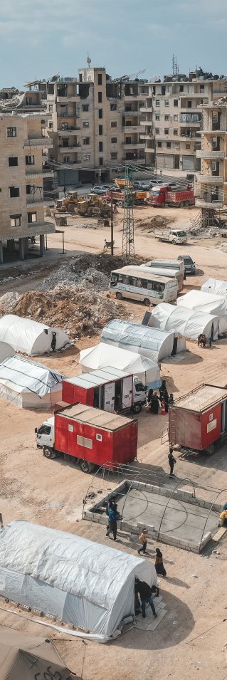 Flera tält i område som drabbats av jordbävningar.