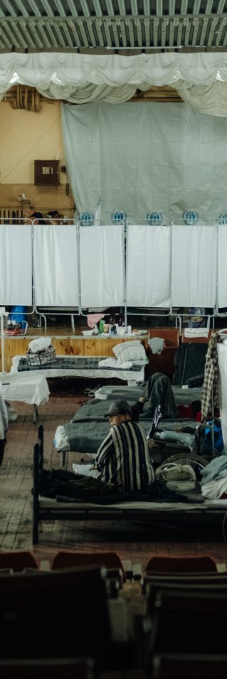 Överblick av en sal med sjukhusbäddar.