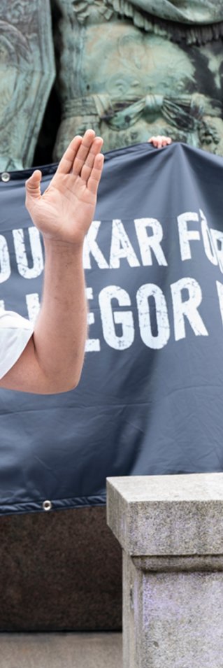 Man talar på demonstration