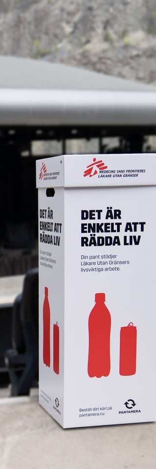 Ett returkärl på en läktare framför en scen