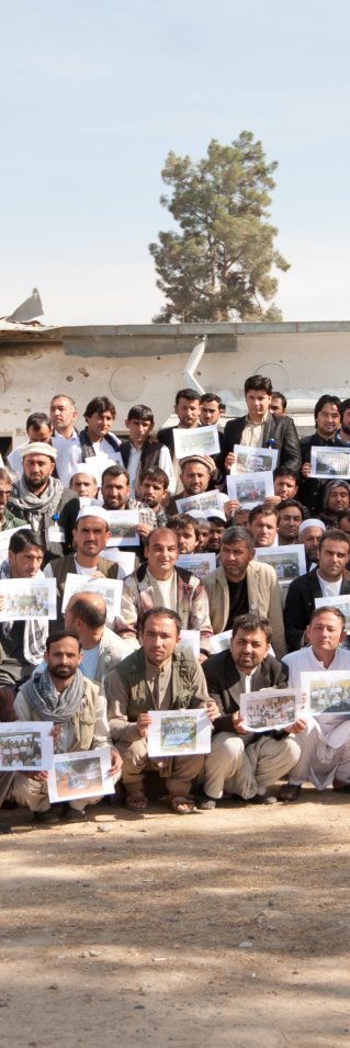 Tre veckor efter bombningen i Kunduz samlades våra kollegor för första gången på det förstörda sjukhusområdet.