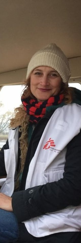 Anna Sjöblom i den mobilia kliniken i Idomeni Grekland där Läkare Utan Gränser ger sjukvård till männiksor på flykt.