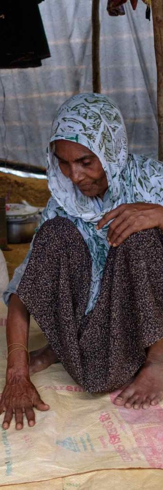 En 60-årig kvinna som flytt från Maungdaw i Rakhine, Myanmar, till Bangladesh. 