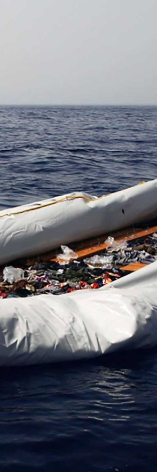 En tom gummibåt efter en räddningsinsats på Medelhavet. 