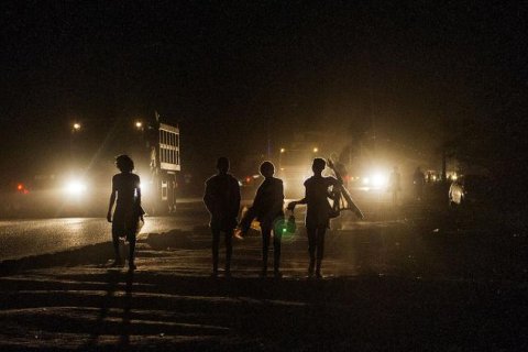 Moçambiques växande gruvindustri lockar migrantarbetare och sexarbetare från regionen. Båda grupperna är särskilt utsatta för hivsmitta. 