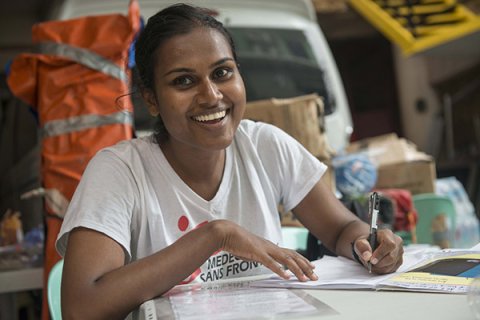 En fältarbetare för Läkare Utan Gränser i Filippinerna 2013.