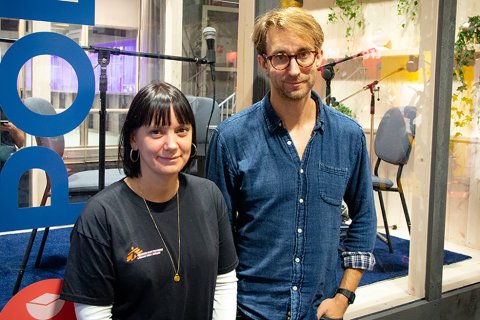 Läkaren Mårten Larsson och Catinka Agneskog på Bokmässan i Göteborg.