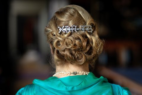 Ett hårspänne med texten "XDRTB" på sig.