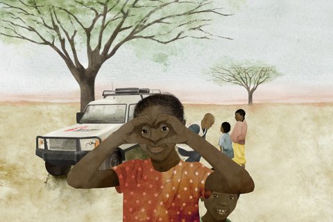 En flicka som gör ett hjärta med händerna, i bakgrunden syns en vit Jeep med Läkare Utan Gränsers logotyp på motorhuven