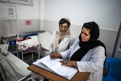 Två läkare på boostsjukhuset