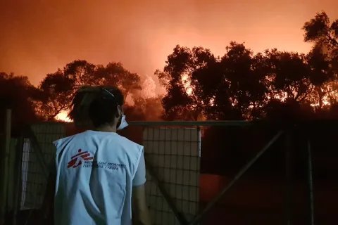 Morialägret på den grekiska ön Lesbos brann ner till grunden.