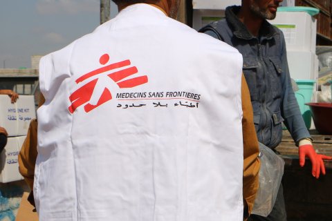 En anställd från Läkare Utan Gränser i Deir Hassan, Syrien.