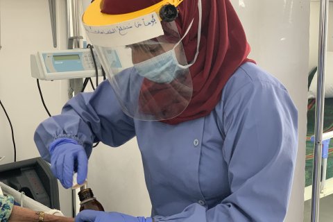 Läkare i skyddsutrustning på Sheik Zayed Hospital