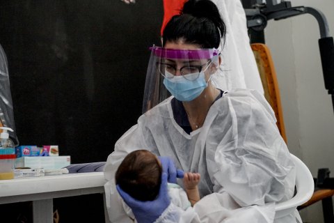 När Morialägret brann ner på den grekiska ön Lesbos var den lilla bebisen bara tio dagar gammal.