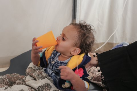 Tvååriga Nouf Ibrahim vårdades för misstänkt kolera i vårt kolerabehandlingsenheten i Ibb, Jemen. 