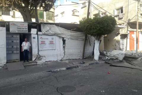 En av våra kliniker i Gaza city som träffats i en bombräd. 