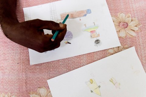 Teckningar som målats av barn som utsatts för sexuellt våld i Centralafrikanska republiken.