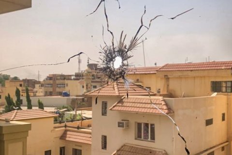 kulhål i ett fönster i en byggnad i Khartoum