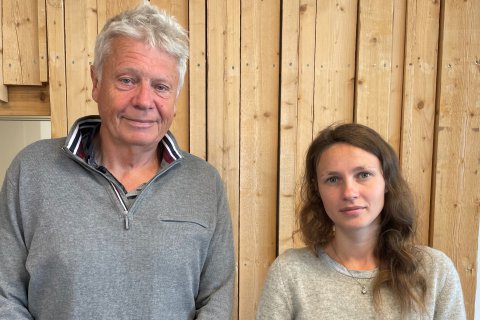 Logistikern och ribbåtsföraren Janne Malmström tillsammans med Tove Tikkanen Jönn.