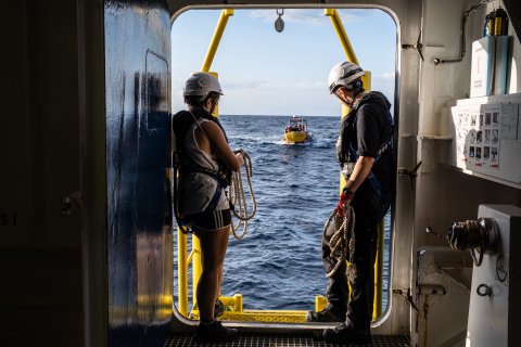 Två anställda ombord på fartyget Geo Barents
