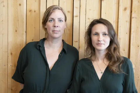 Sjuksköterskan Fia Iveslätt tillsammans med Tove Tikkanen Jönn från Läkare Utan Gränser.