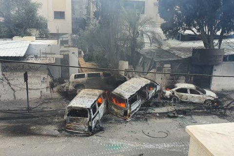 Ambulanser som brinner.