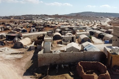 rader av tält i ett läger för internflyktingar i norra Syrien