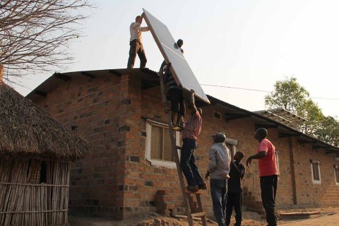 Sjukhuset i Shamwana, Kongo-Kinshasa, drivs nu med hjälp av solenergi.