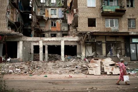 Huset besköts, något som orsakade en gasexplosion. Nu finns bara ruiner kvar. FOTO: Anastasia Taylor-Lind