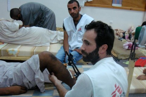 Vår personal vittnar om tortyr i samband med förhör utanför fängelser i Misrata.