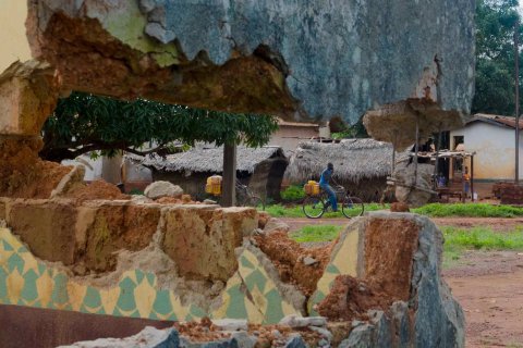 En gata i Bangassou, Centralafrikanska republiken. 