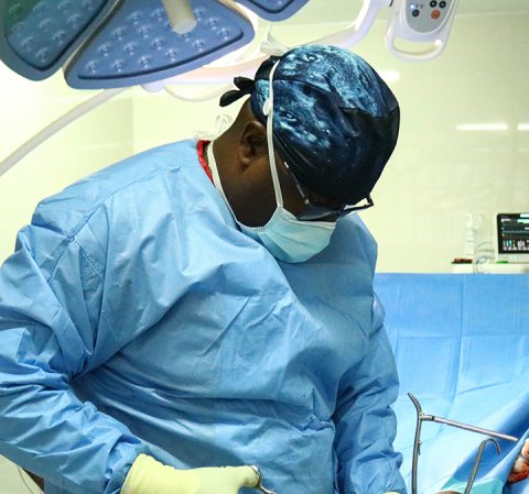 Xavier Kernizan, ortopedkirurg, Haiti.