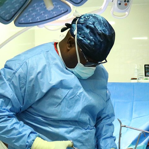Xavier Kernizan, ortopedkirurg, Haiti.